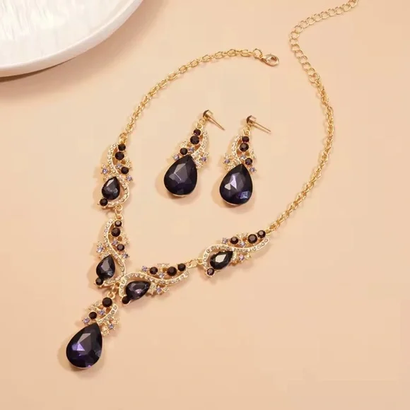 Queen Victoria luxury adjustable crystal and Gold and Purple Necklace - Picture 5 of 11